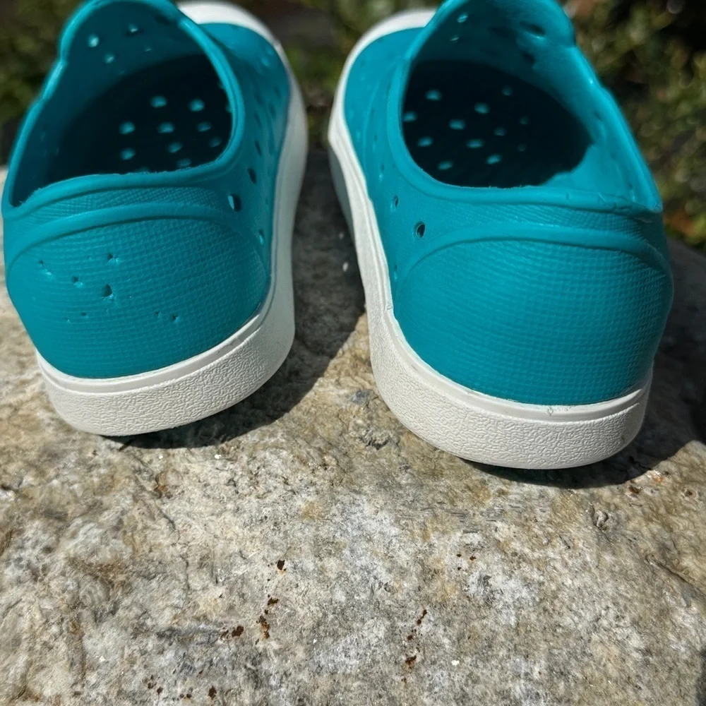 Old Navy Unisex Blue Slip-On Rubber Water Shoes Size 9 Casual Summer Vacation